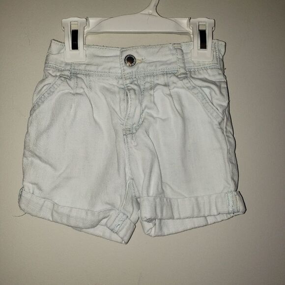 GENUINE OSHKOSH B GOSH LIGHT WASH PLEATED JEAN SHORTS 2T - Picture 1 of 3